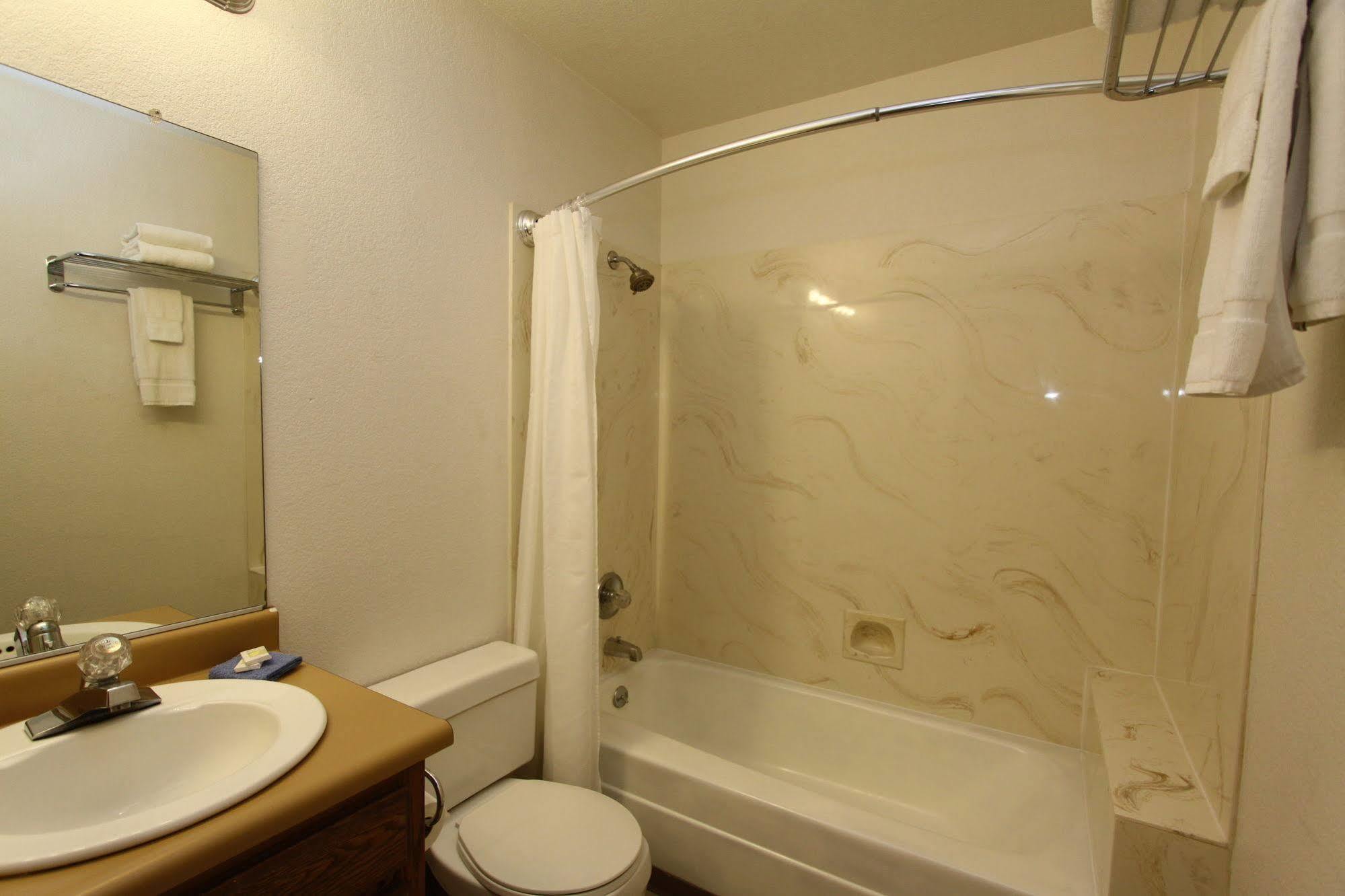 Pioneer Inn & Suites Volcano Екстер'єр фото